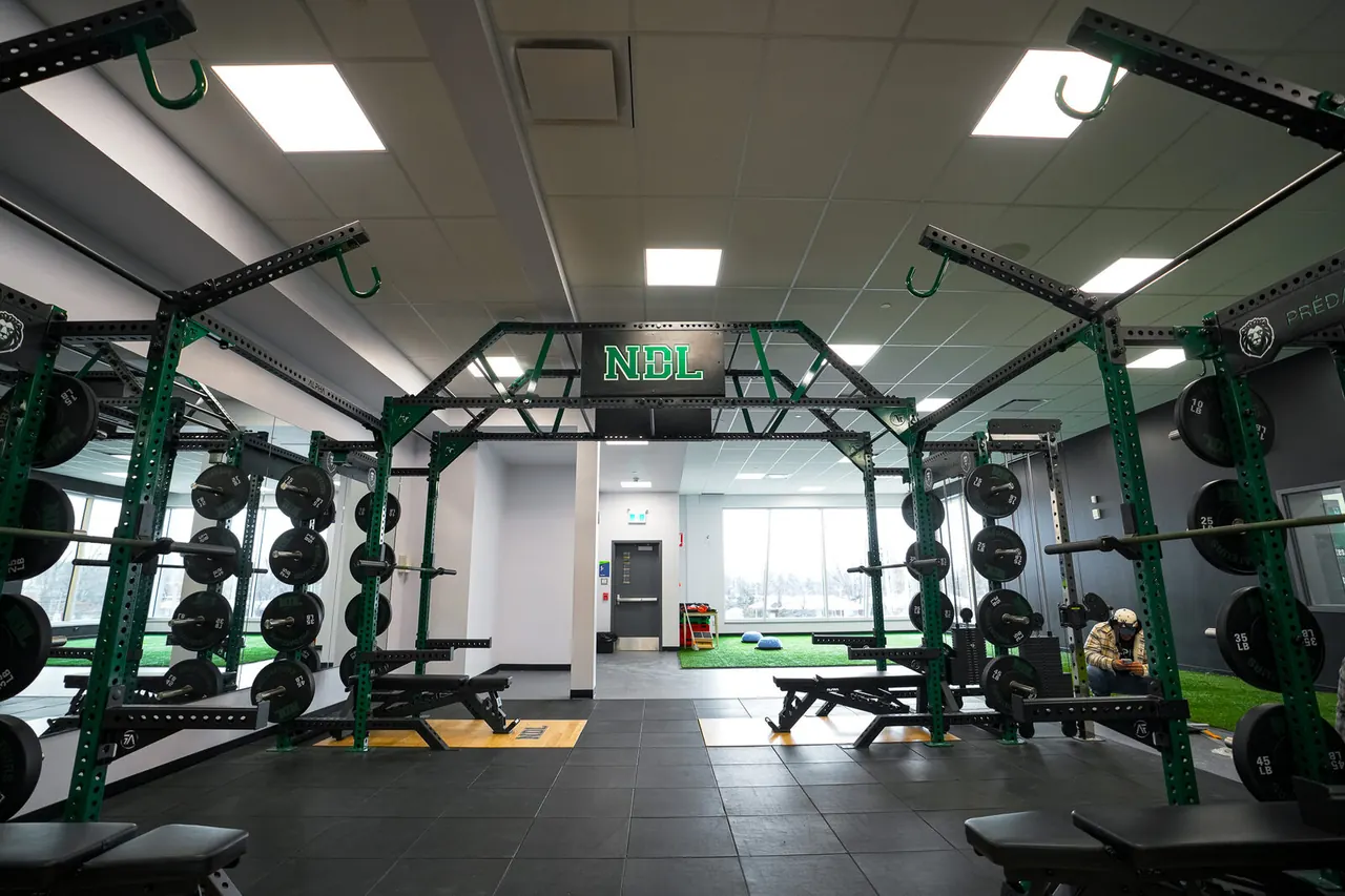 Notre-Dame-de-Lourdes — wide athletic facility view